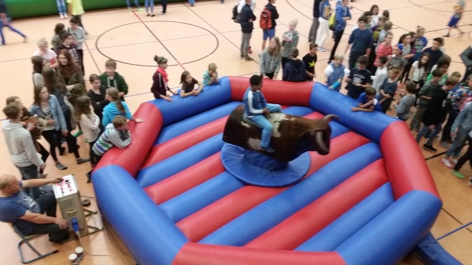 Bull riding M Rodeo Bullen reiten Hüpfburg mieten bei Spielpunkt
