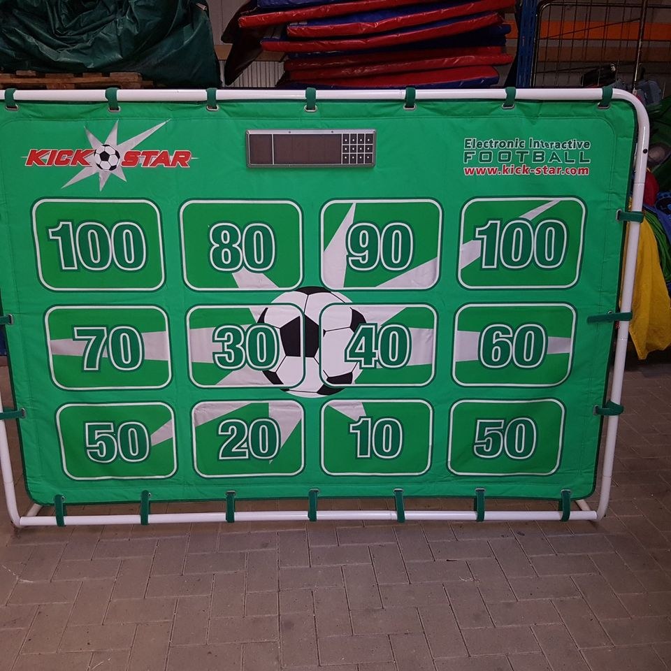 Kickstar Torwand Hüpfburg mieten in Vechta – Sportaction für Ihr Event