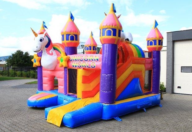 Einhorn Hüpfburg Donnerstag Montag mieten bei Spielpunkt
