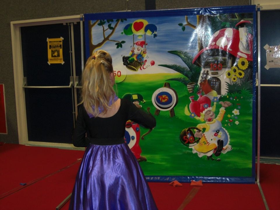 Tolles großes Wurfspiel Hüpfburg mieten bei Spielpunkt – Spiel & Spaß