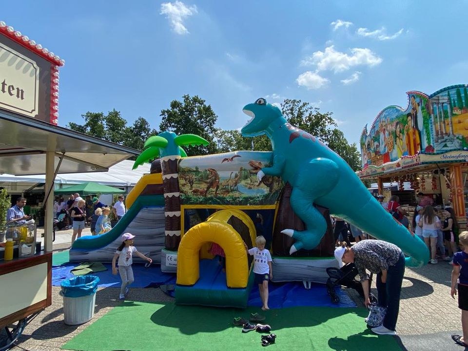 Große Dino Hüpfburg gesamte Wochenende mieten bei Spielpunkt – 2