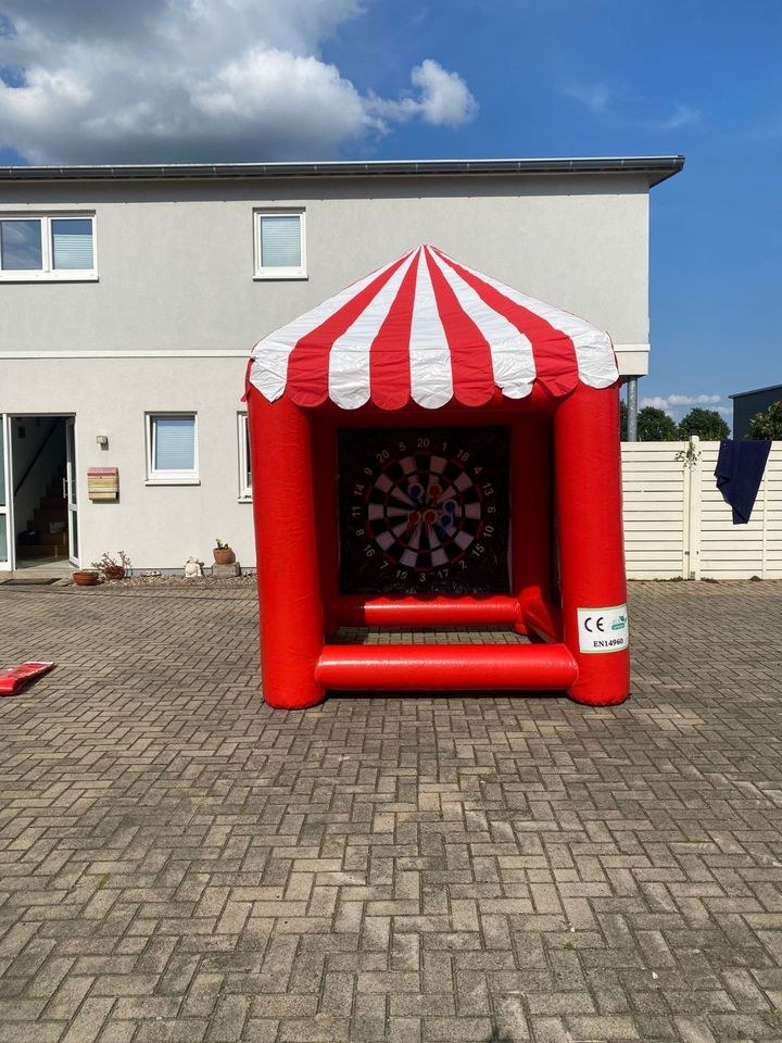 aufblasbares Dart werfen Hüpfburg mieten bei Spielpunkt