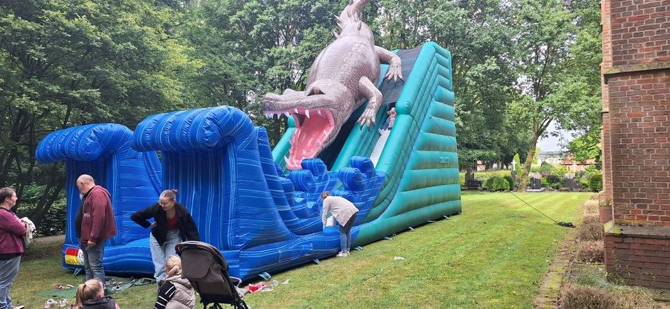 Riesen Rutsche Hüpfburg Krokodil mieten bei Spielpunkt
