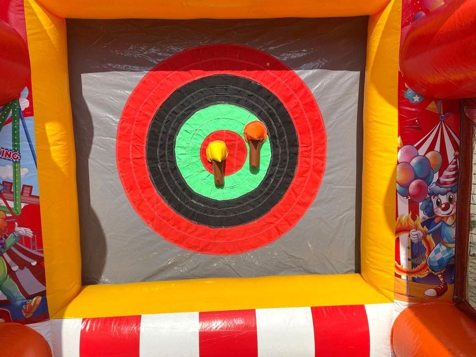 Aufblasbares Axt werfen Hüpfburg mieten bei Spielpunkt – 4