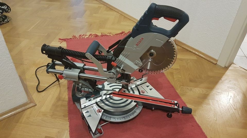 Kappsäge Gehrungssäge Bosch GCM8SJL mieten in Leipzig, Zentrum-Nord