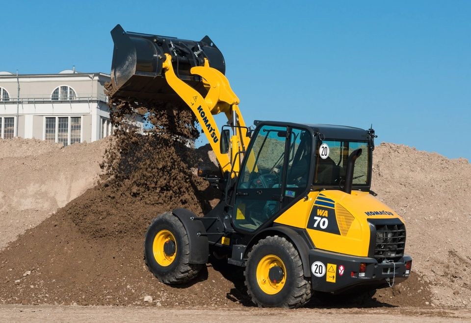 Radlader Komatsu WA70 mieten bei Steinhanses-Landtechnik