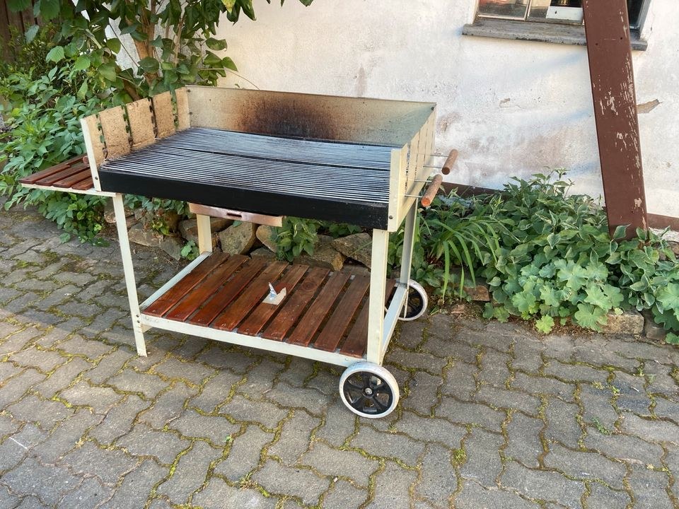 Gastro Holzkohlegrill mieten in Hirz-Maulsbach – für viele Gäste – 3