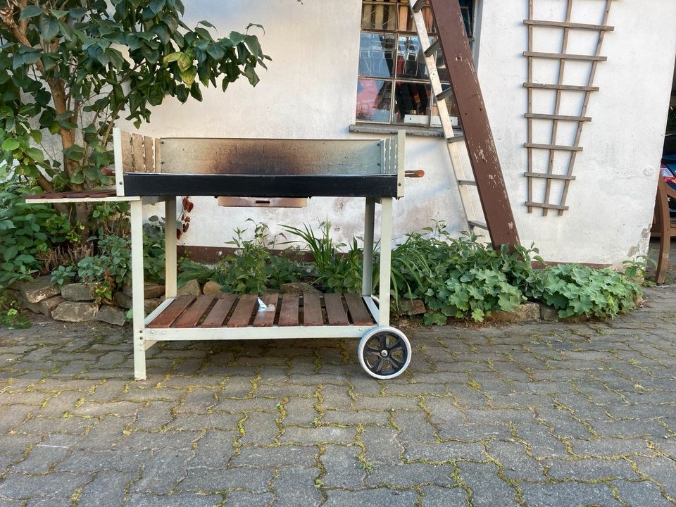 Gastro Holzkohlegrill mieten in Hirz-Maulsbach – für viele Gäste