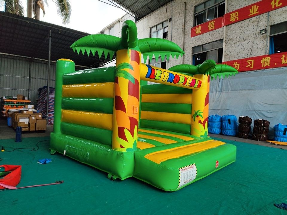 Hüpfburg Tropical 2026 kleine mieten bei S&V Veranstaltungs – 3