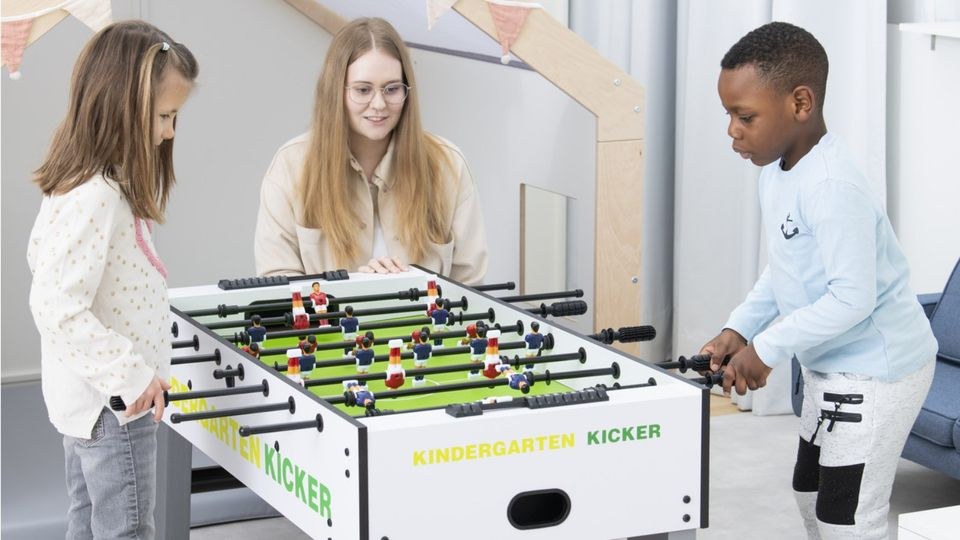 Kindergarten Kickertisch mieten bei S&V Veranstaltungs – 3