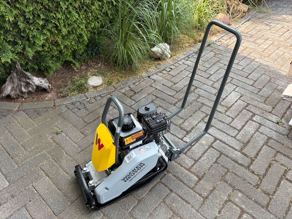 Rüttelplatte 50kg 75kg mieten bei SW-Indutec – für Pflaster & Terrasse – 2