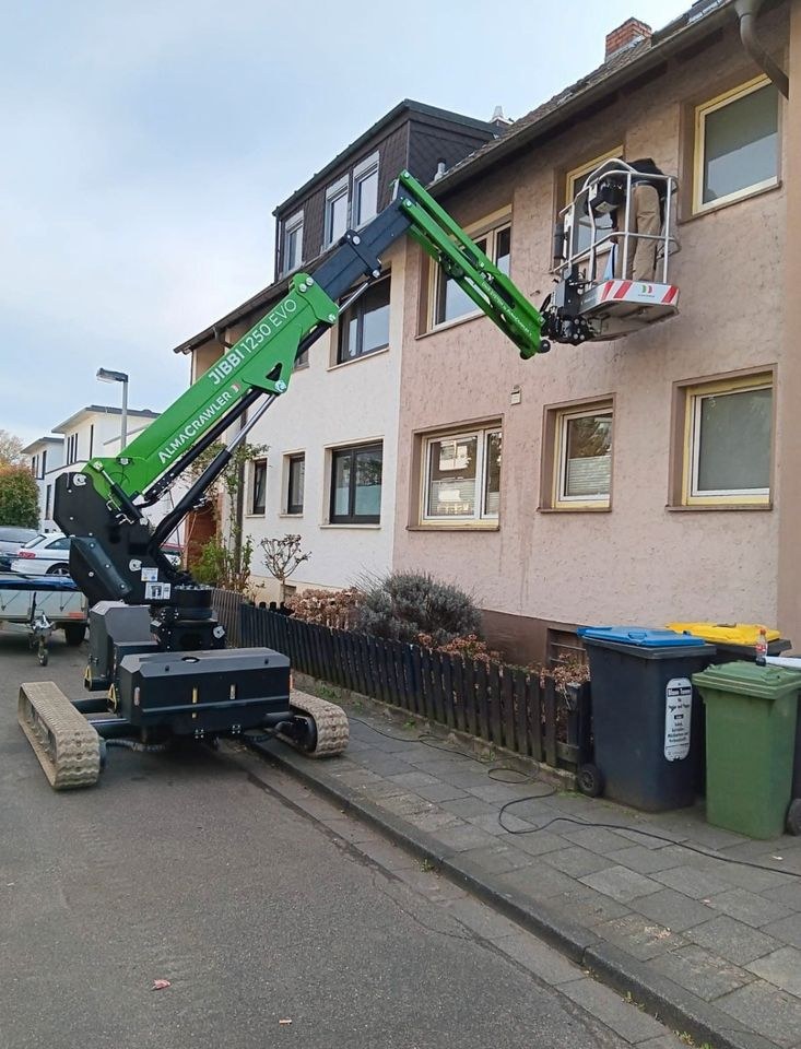 Raupen Arbeitsbühne 12m mieten bei SW-Indutec – für Montage & Fassade