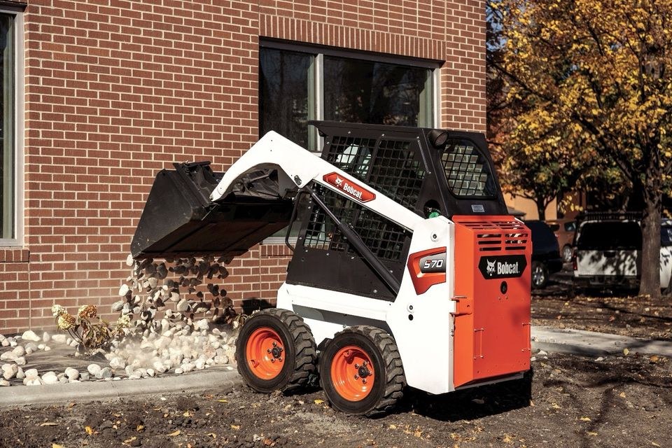 Kompaktlader Bobcat S70 mieten in Lohmar – für Schüttgut & Paletten – 2