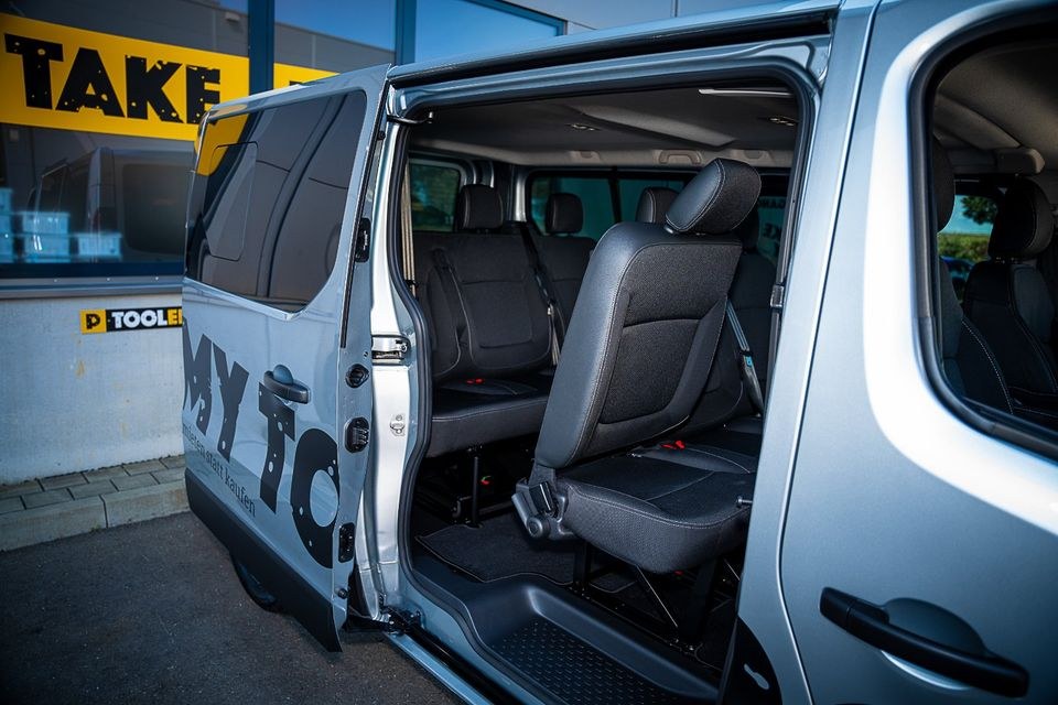 Kleinbus 8 Sitzer Van Bus Transporter mieten bei Take my Tool – 3