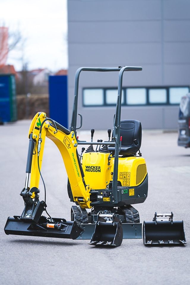 Minibagger Mikrobagger 1 Tonne 73 cm Breite mieten bei Take my Tool