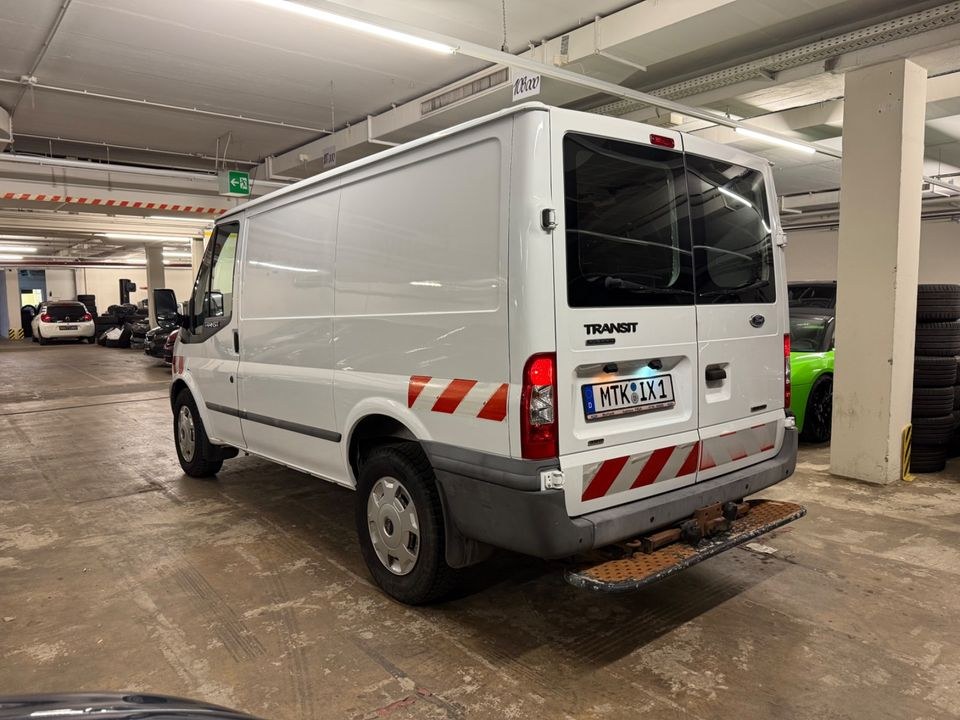 Ford Transit Kasten Transporter 4x4 Allrad mieten bei Tari Automobile