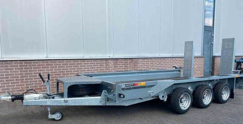 Baumaschinenanhänger Maschinentransporter mieten in Willich