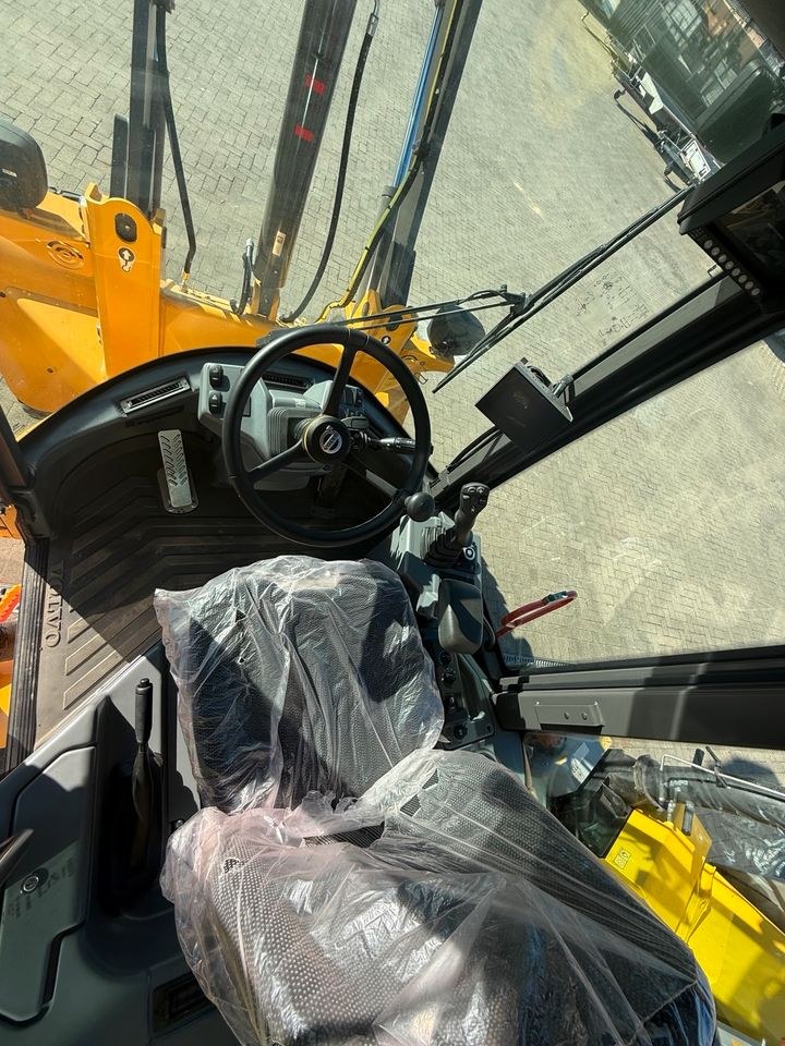 Volvo L30H Radlader mieten in Kamp-Lintfort – für Schüttgut & Paletten – 2