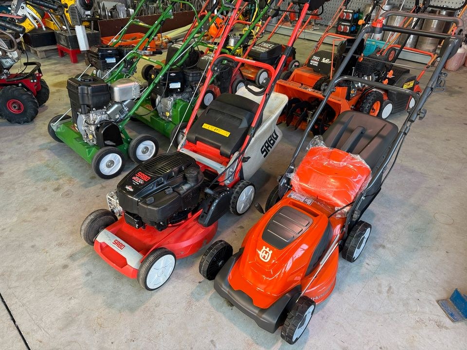 Husqvarna Handrasenmäher Gartengeräte Benzin mieten in Kamp-Lintfort