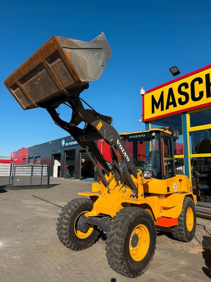 Volvo L30H Radlader mieten in Kamp-Lintfort – für Schüttgut & Paletten