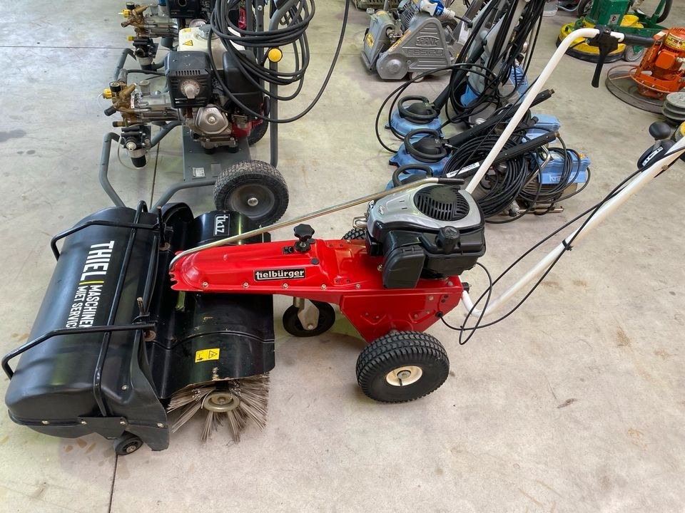 Tielbürger Benzin Kehrmaschine kraftvoll sauber mieten