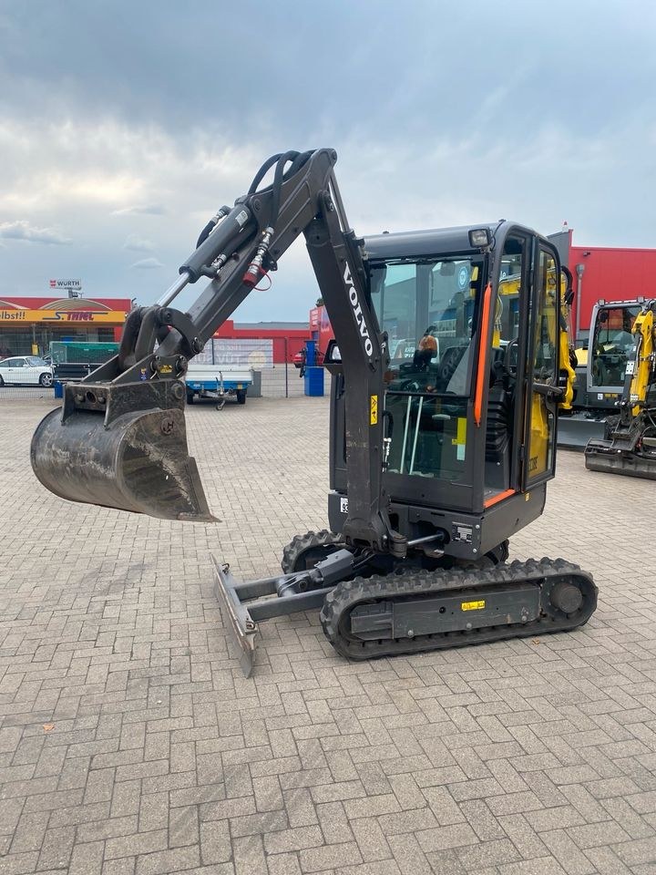 Volvo EC18E Minibagger kompakt leistungsstark mieten in Kamp-Lintfort – 4
