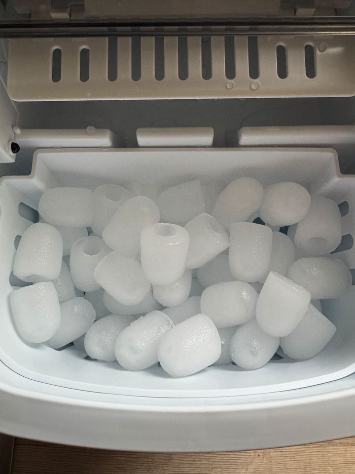 Eiswürfelmaschiene mieten in Illertissen – Getränke kalt für alle – 3