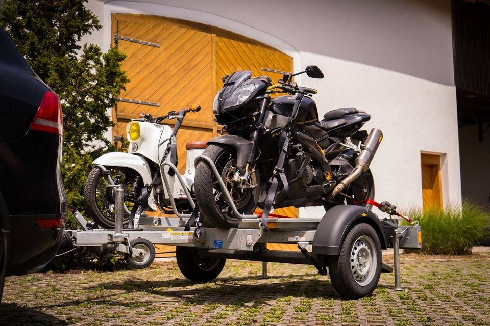 Motorrad Anhänger 100 km h 3 Motorräder mieten in Illertissen