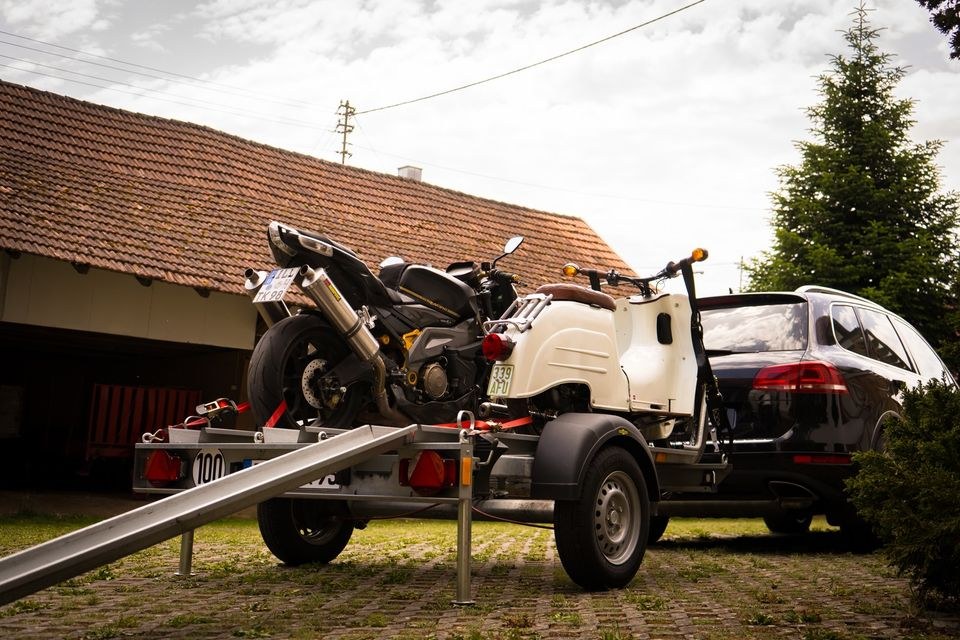 Motorrad Anhänger 100 km h 3 Motorräder mieten in Illertissen – 4