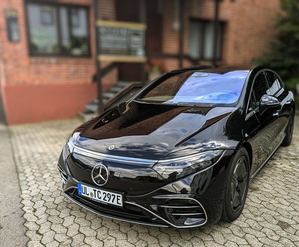 Mercedes VIP EQS 580 4 Matik mieten in Laichingen – fair mieten