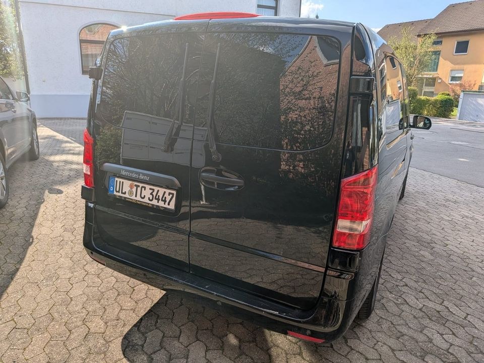 Vito 9 Sitzer Mercedes Automatik schwarz Allrad mieten in Laichingen – 4