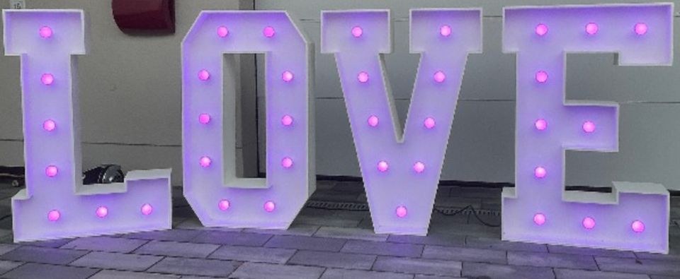 Leuchtbuchstaben Love LED mieten bei Lager & Abhol – für die Hochzeit – 4