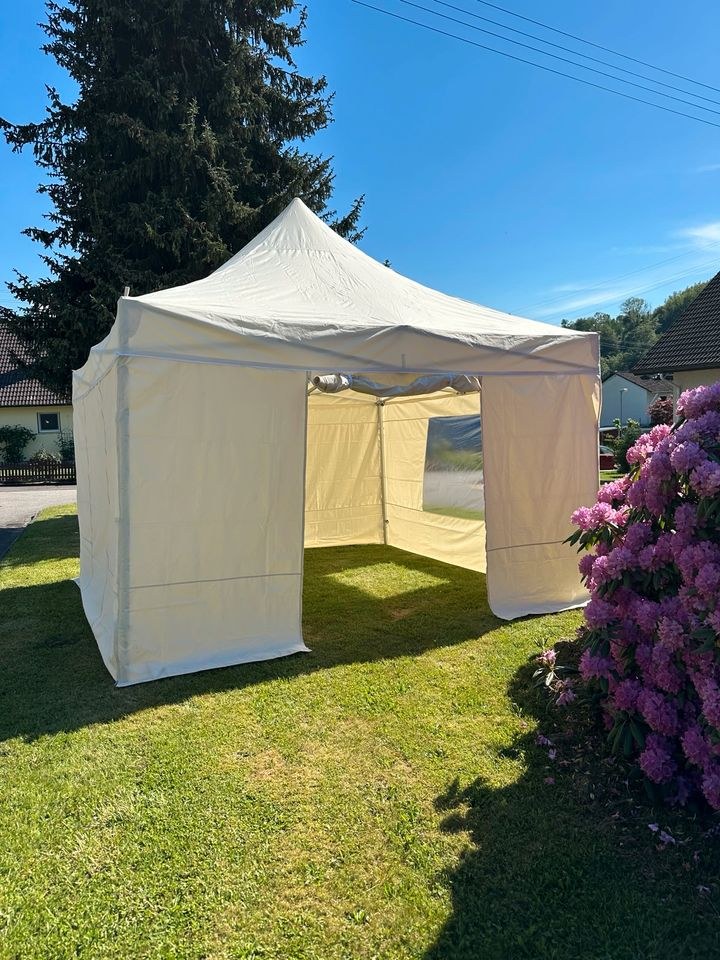 Zelt 4 x Faltpavillon Partyzelt Gartenzelt mieten in Kirchzarten