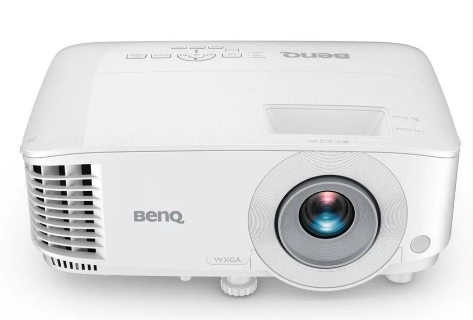 Beamer Leinwand mieten bei Verleih AH – für Präsentation & Filmabend