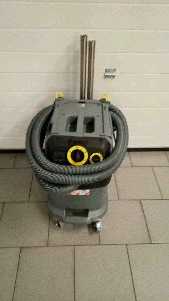 Staubsauger nass trocken Kärcher mieten bei Vermietung Schwarz
