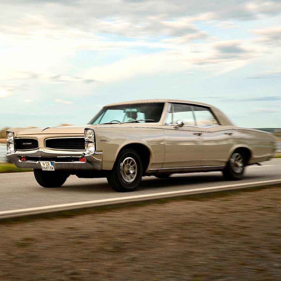 Pontiac Oldtimer Chauffeur mieten bei Vibedrive