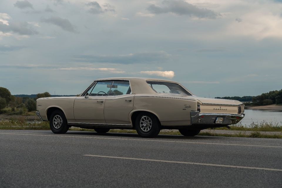 Pontiac Oldtimer Chauffeur mieten bei Vibedrive – 2