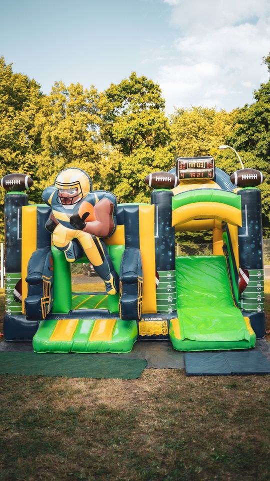 Hüpfburg 5x5m American Football KEINE Deals mieten bei VTO Verleih