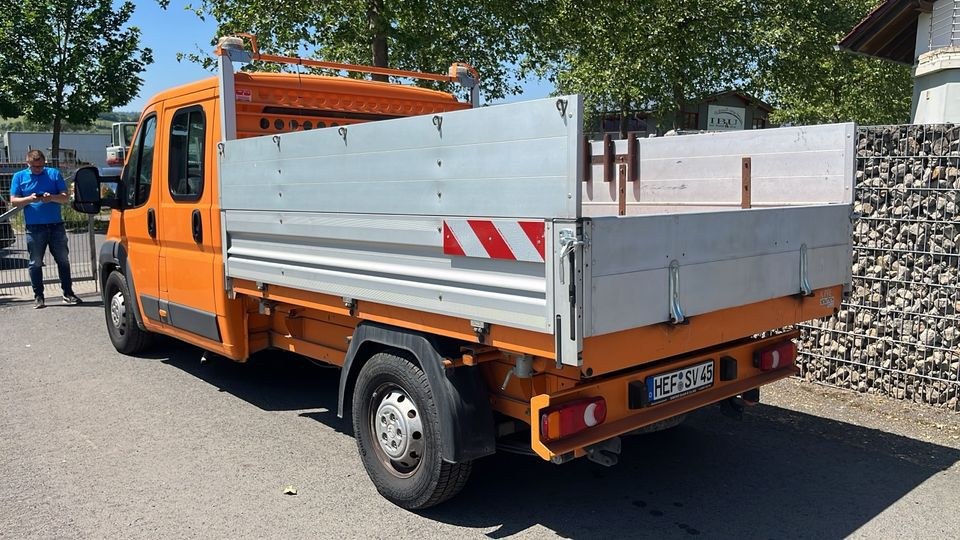 PKW Kipper Dreiseitenkipper Doppelkabine 3,5t mieten in Alheim – 3