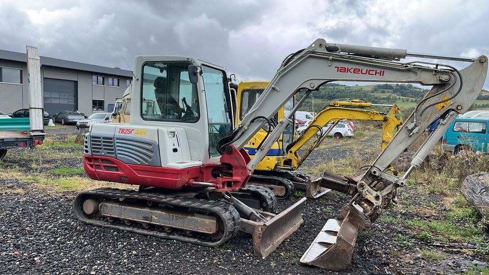 Minibagger Bagger Takeuchi TB250 5,0t mieten bei VTW Projekentwicklung