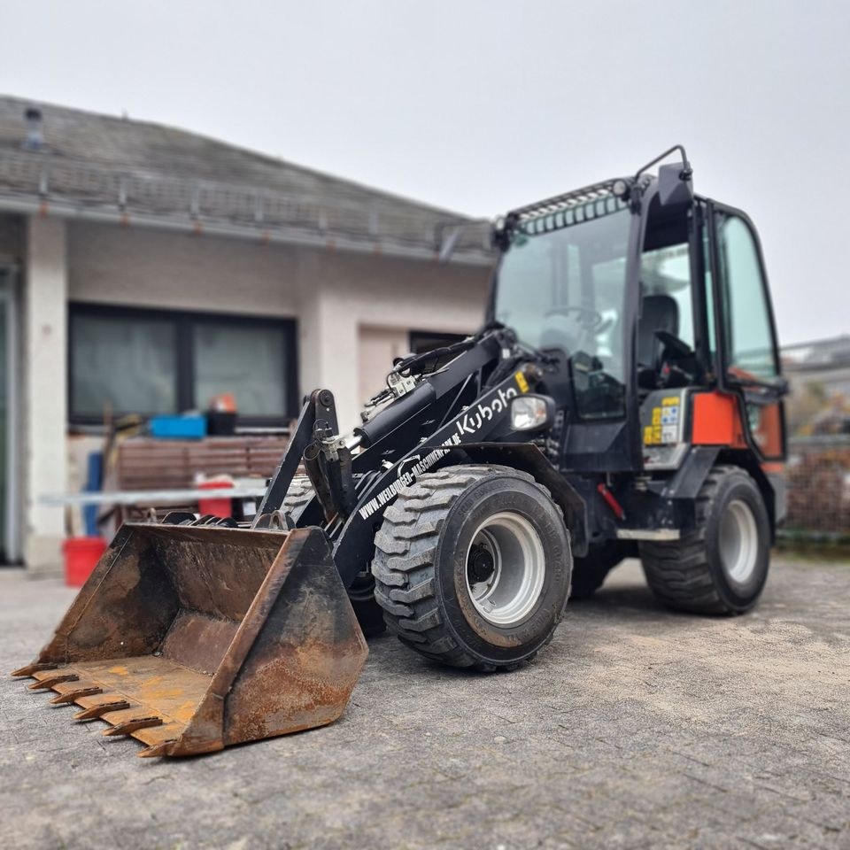 2,8 t Radlader Hoflader 2,2 Kipplast Anlieferung mieten in Weilmünster – 4