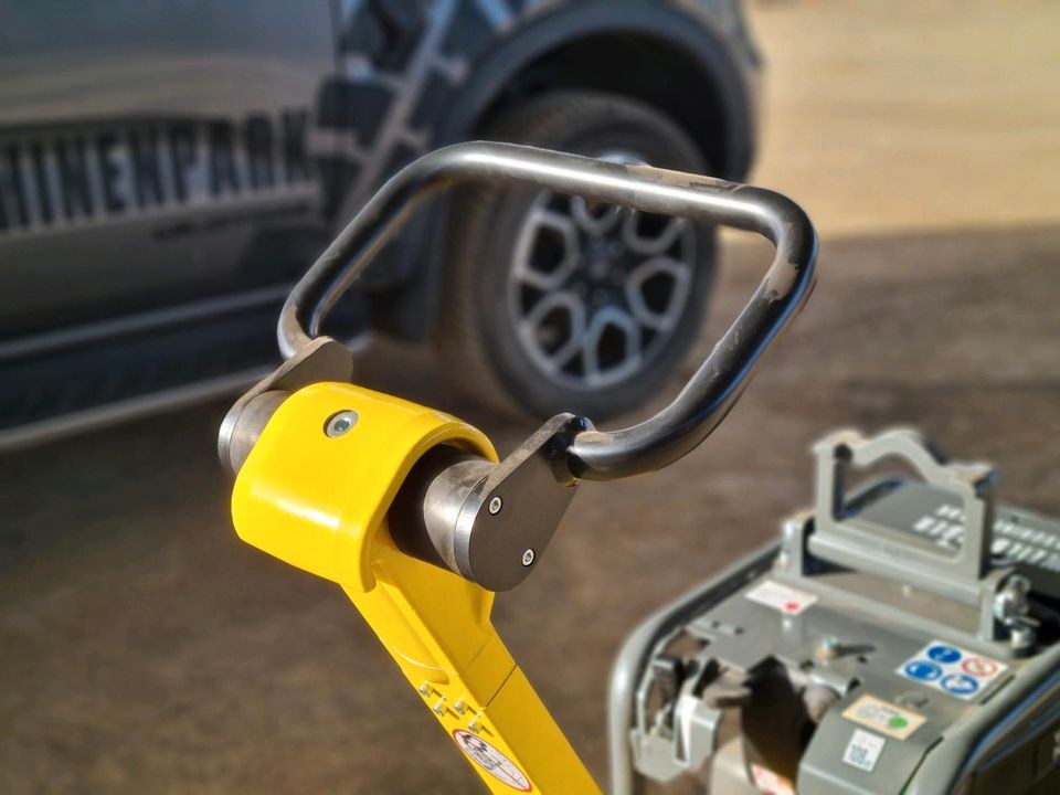 160 kg Rüttelplatte Vibrationsplatte Diesel 400 mieten in Weilmünster – 4