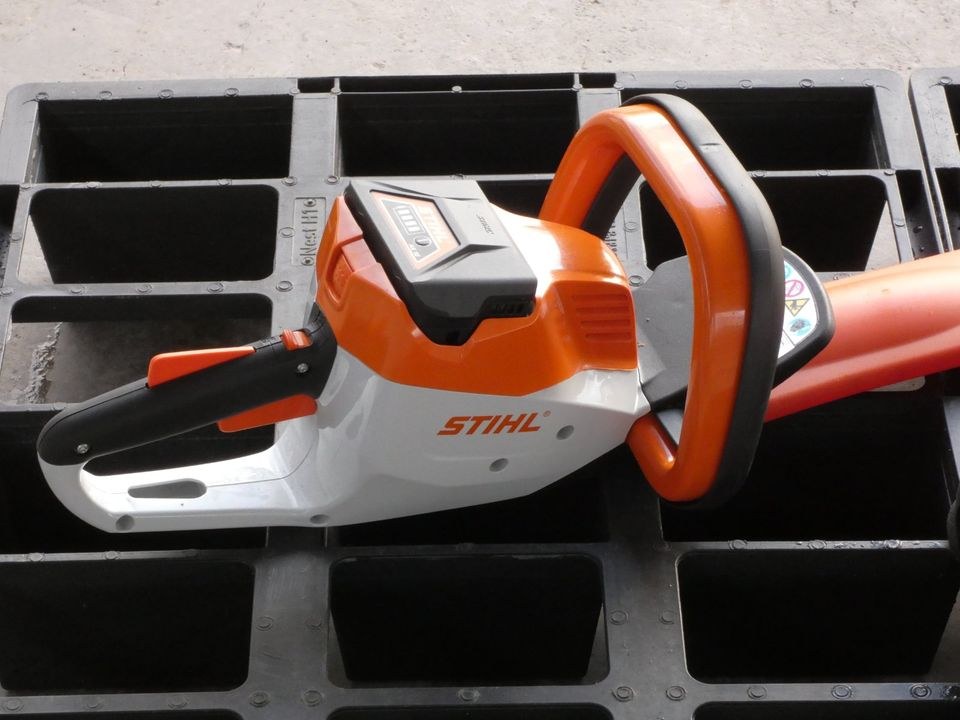 Akku Heckenschere 450 mm Schnittlänge 36V Stihl mieten in Weilmünster – 3