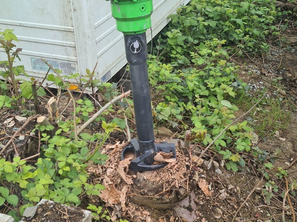 Baumstumpffräse Wurzelfräse 2,0 t mieten bei Weilburger Maschinenpark