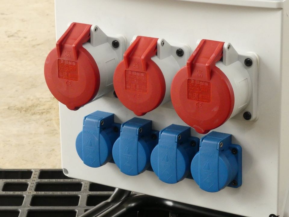 Baustromverteiler Brennenstuhl 3x CEE 16A 32A mieten in Weilmünster – 3