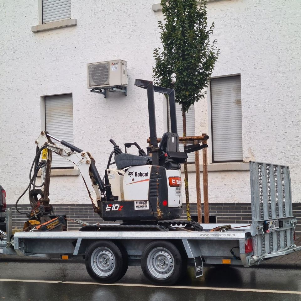 Baumaschinenanhänger Minibagger Anhänger 1 Monat mieten in Weilmünster