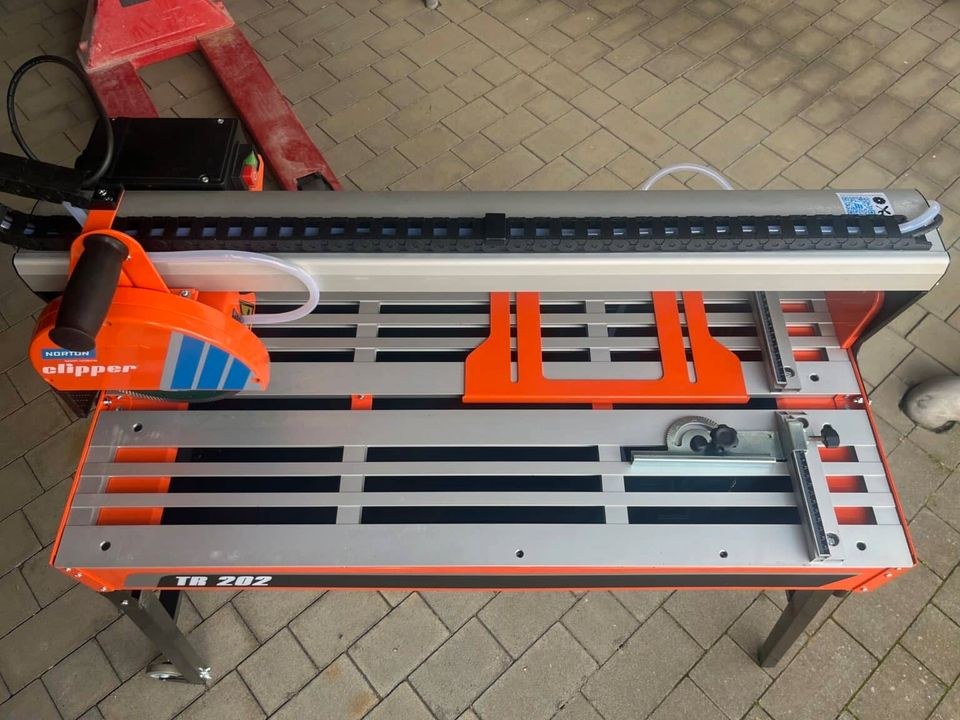 Fliesenschneidmaschine Radialschneider mieten in Unterpleichfeld