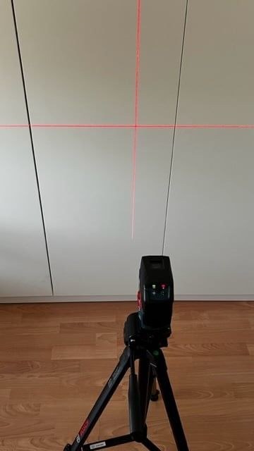 Kreuzlinienlaser Kombilaser inkl Stativ mieten in Unterpleichfeld