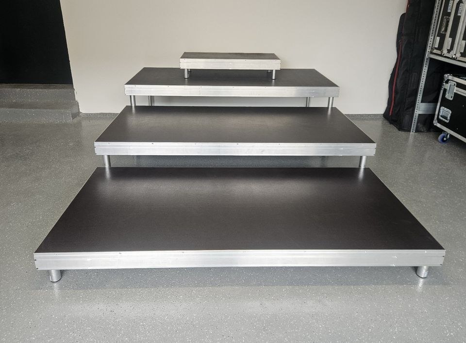 Bühnenpodeste 2x1 1x0,5m Bühnenteil Drumriser N mieten