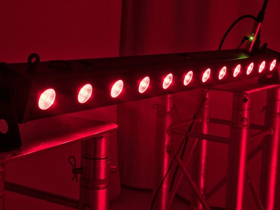 LED Bar 12 QCL RGB+UV Leiste N mieten in Brunn Kreis Regensburg